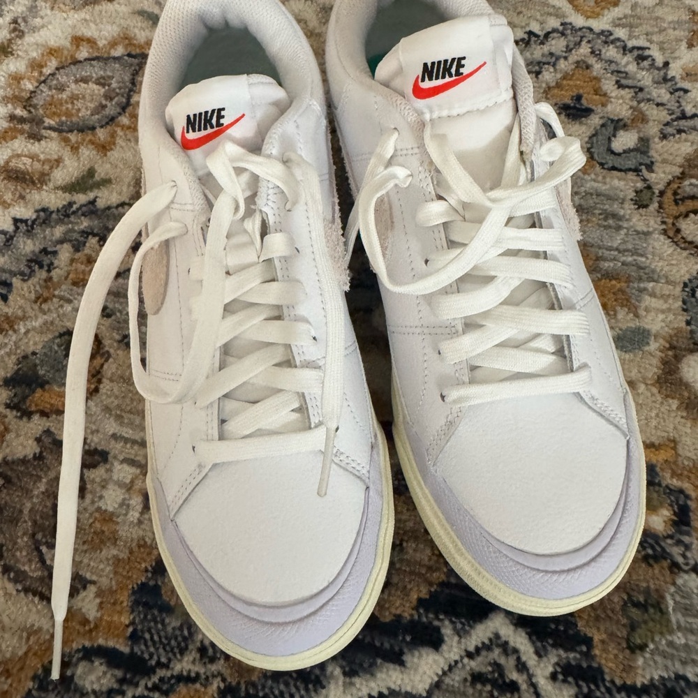 Nike White and Green Tennis Shoes